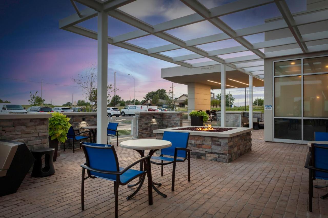 Springhill Suites Kansas City Airport Bagian luar foto